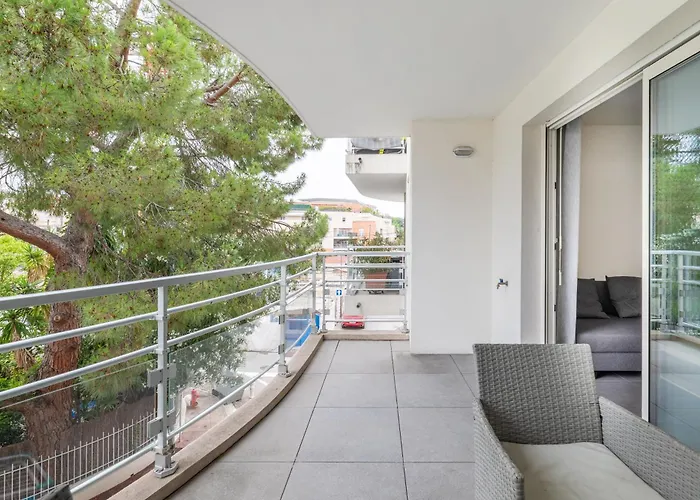 Appartamento Le Printemps, Centre Juan Les Pins , 100m Des Plages, 70m De La Gare De Juan Les Pins *