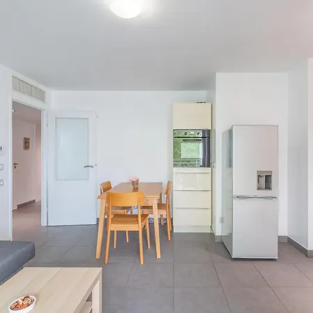 Appartement Le Printemps, Centre Juan Les Pins , 100m Des Plages, 70m De La Gare De Juan Les Pins *