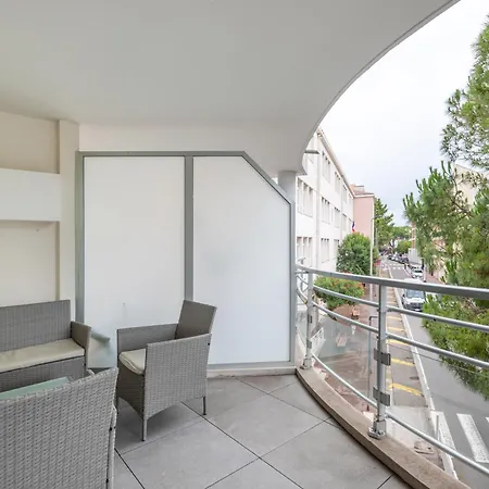 Le Printemps, Centre Juan Les Pins , 100m Des Plages, 70m De La Gare De Juan Les Pins Apartamento *