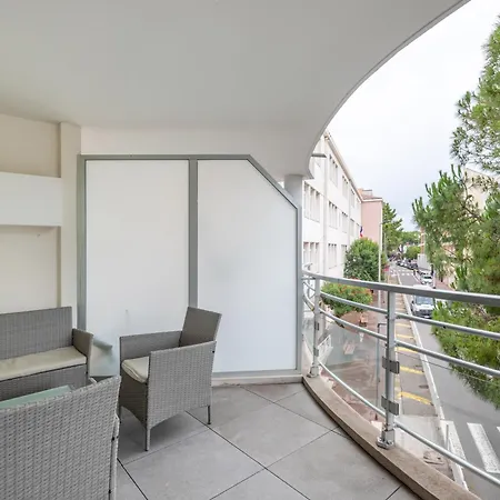 Le Printemps, Centre Juan Les Pins , 100m Des Plages, 70m De La Gare De Juan Les Pins Lägenhet *