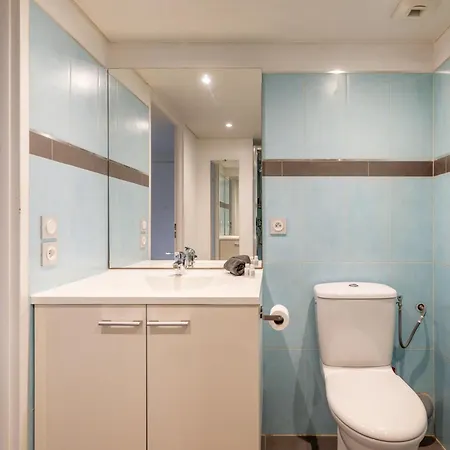 Appartement Le Printemps, Centre Juan Les Pins , 100m Des Plages, 70m De La Gare De Juan Les Pins *