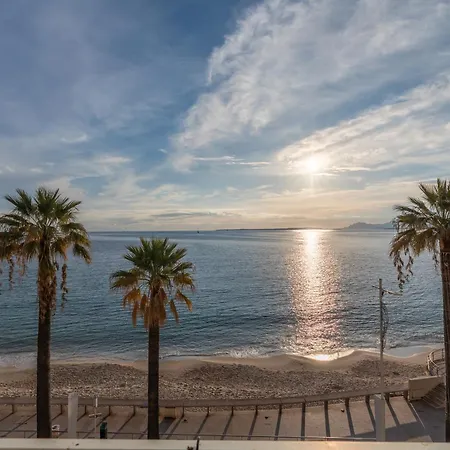 Le Printemps, Centre Juan Les Pins , 100m Des Plages, 70m De La Gare De Juan Les Pins