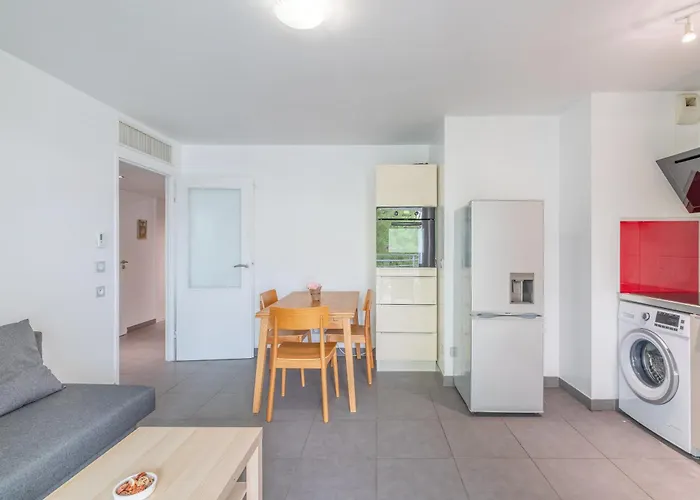 Apartman Le Printemps, Centre Juan Les Pins , 100m Des Plages, 70m De La Gare De Juan Les Pins *