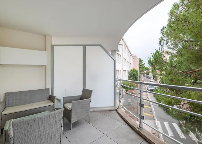 Le Printemps, Centre Juan Les Pins , 100m Des Plages, 70m De La Gare De Juan Les Pins Lägenhet *