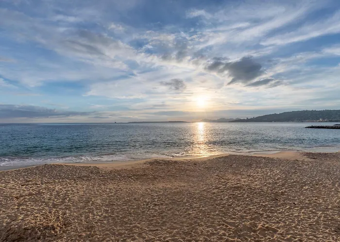 Le Printemps, Centre Juan Les Pins , 100m Des Plages, 70m De La Gare De Juan Les Pins * Antibes